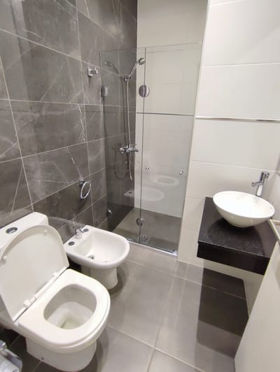 Apartamento Pb Excelente Estado A 3 Cuadras De Mdeo. Shopping, Gastos C. Incluid