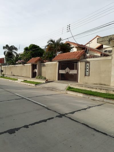 Casa grande en zona sur, vivienda y negocio !