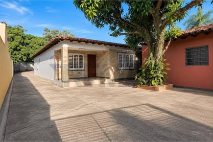 ¡Inversión ideal: Casa + Local en Luque!     J.A.