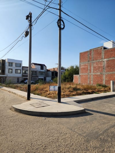 VENDO TERRENO ESQUINA 150 M2 EN URB. MIRAFLORES COUNTRY CLUB