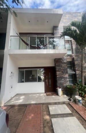 CASA DE LUJO EN VENTA - ZONA NORTE DE SANTA CRUZ