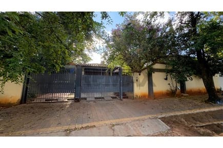 Vendo en Lambare Hemosa Residencia Amplia con Piscina