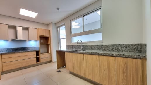 EN VENTA – HERMOSO DEPARTAMENTO DE 3 DORM + ÁREA DE SERVICIO 