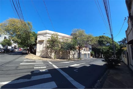 Alquilo imponente residencia en esquina- Asunción 