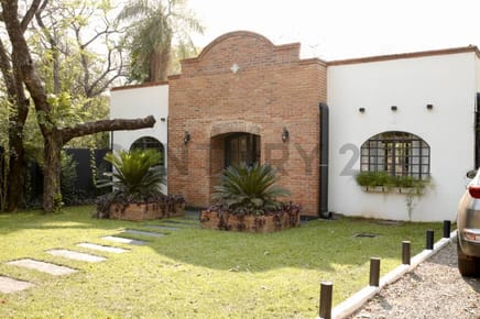 Casa de verano en San Bernardino · Pirayú-Í