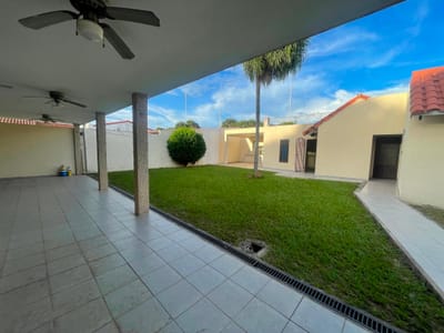 Casa 2 suites + 2 dorm y depósitos en condominio