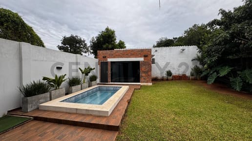 VENDO CASA EN LUQUE BARRIO LAURELTY