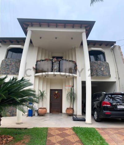 VENDO AMPLIA Y EXCLUSIVA RESIDENCIA EN VILLA MORRA