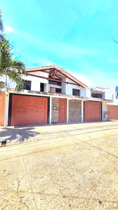 Inmueble # 507 CASA En avenida alemana entre 2do y 3er anillo