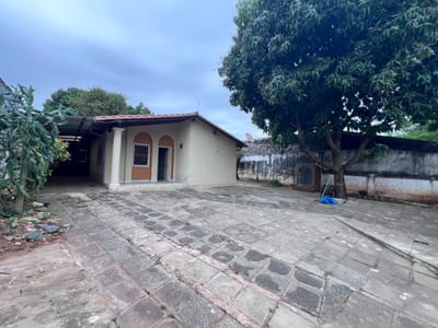 VENDO CASA EN BARRIO SANTO DOMINGO LAMBARÉ