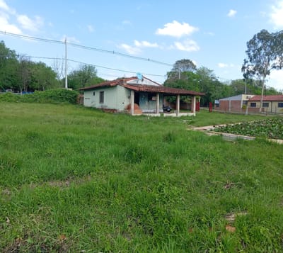 VENDO CASA EN AREGUA - COSTA FLEITAS SOBRE RUTA
