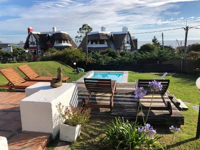 Magnifica casa frente a una cuadra del Mar en Pinares