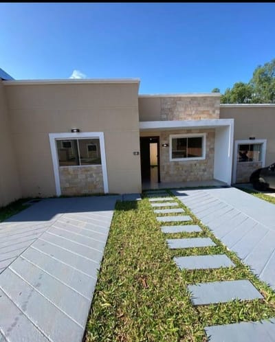 CASA DE 3 DORMITORIOS EN CONDOMINIO YERUTI – LUQUE (Marambure)