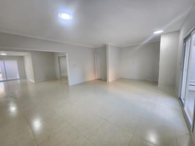 Alquilo Casa con Piscina. Los Laureles. COD 035