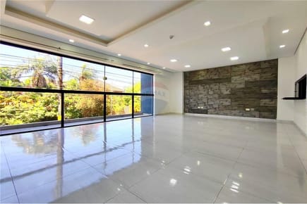 ALQUILO TRIPLEX EN LOS LAURELES ZONA RESIDENCIAL
