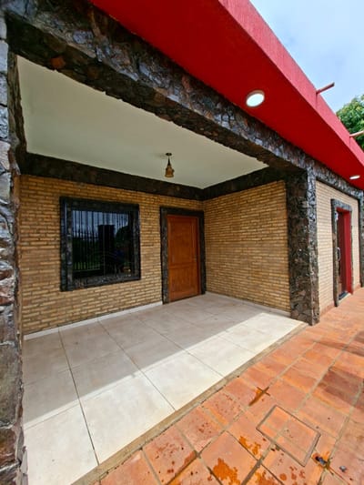 CASA EN VENTA - ITAPUAMI LUQUE 