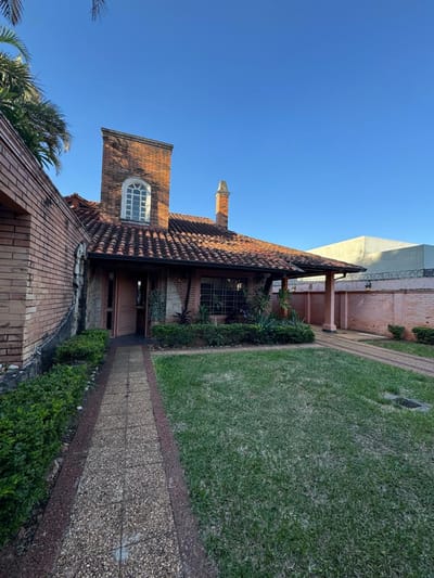VENTA DE AMPLIA PROPIEDAD A REFACCIONAR O DEMOLER EN BARRIO VILLA AURELIA
