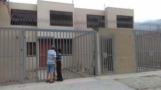 VENDO CASA Y TERRENOS EN SOL DE HUAMPANI - CHOSICA