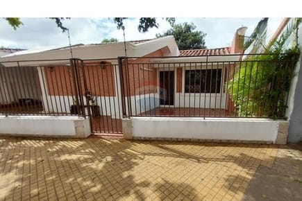 VENDO AMPLIA CASA EN BARRIO SAN PABLO.