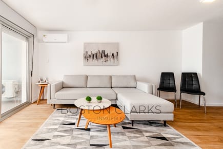 Apartamento En Alquiler En Pocitos De 1 Dormitorio Con Garaje 