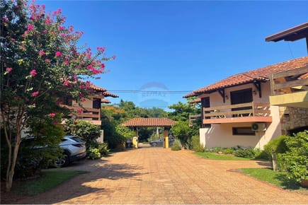 CASA DE 3 DORMITORIOS EN CONDOMINIO ZONA GOETHE
