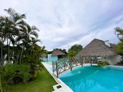  CASA DE LUJO EN COLINAS DEL URUBO