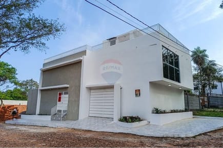 VENDO AMPLIO TRIPLEX NUEVO EN LAMBARE