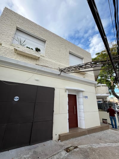 LOCAL + VIVIENDA! PADRÓN UNICO, GARAJE. EXCELENTE ESTADO.