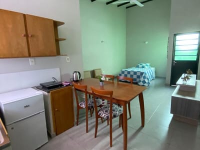 ALQUILO MONOAMBIENTE AMOBLADO CON COCHERA