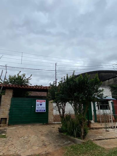 VENDO CASA CON AMPLIO TERRENO EN FDO. DE LA MORA