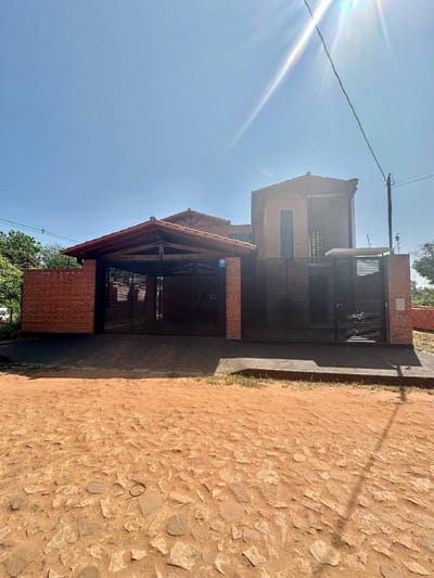 EN VENTA COQUETA RESIDENCIA EN LA CIUDAD DE LUQUE