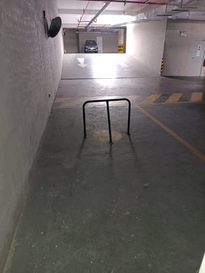 Vendo Cochera + Depósito – Av. Pablo Carriquiry Cdra. 7 – San Isidro