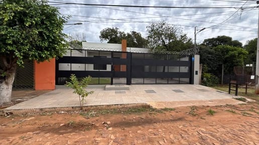 Venta de casa moderna en Mariano Roque Alonso