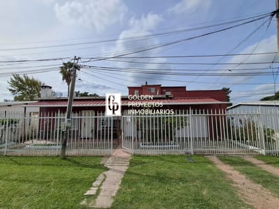Venta Padrón Único Tres Casas con Terreno y Cochera en Las Piedras