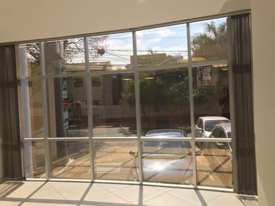  Villa morra en alquiler oficina de 150 m², a pasos de  centros comerciales