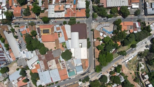 AMPLIA PROPIEDAD CON TIGLADOS Y OFICINAS EN VENTA EN EL CENTRO DE ASUNCION