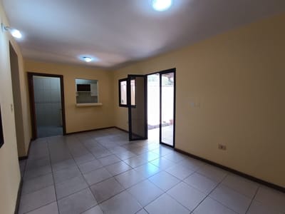 alquilo duplex en barrio nazareth - Asuncion