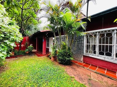 Vendo propiedad en el barrio las Mercedes Asuncion