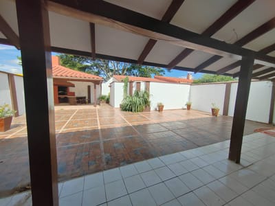 CASA  DE 3 DORMITORIOS 