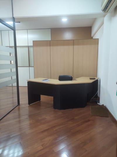 OFICINA AMOBLADA VILLAMORRA 210M2