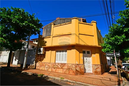 Vendo casa en esquina en Asunción Barrio Las Mercedes 