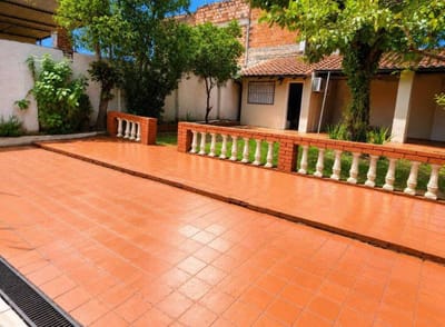 RESIDENCIA EN Alquiler– FERNANDO DE LA MORA ZONA NORTE