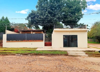 Casa + Salón Comercial en Villa Elisa