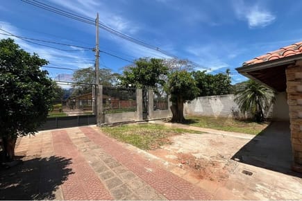 TERRENO CON CASA PROPIEDAD LAMBARE