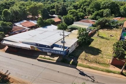 Excelente Esquina para Inversión en Luque 