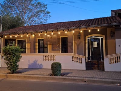 VENDO HERMOSA CASA CON FACHADA COLONIAL EN SAN LORENZO