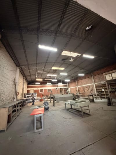 ALQUILO PROPIEDAD COMERCIAL EN LAMBARÉ 