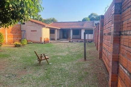 CASA EN VENTA – LAURELTY, LUQUE EN EXCELENTES CONDICIONES.