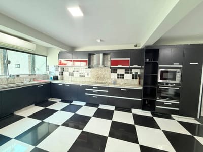 ALQUILER DE AMPLIA RESIDENCIA DE 4 HABITACIONES EN SUITE