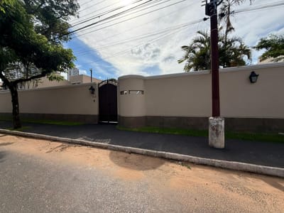 Imponente residencia a minutos de Paseo La Galería